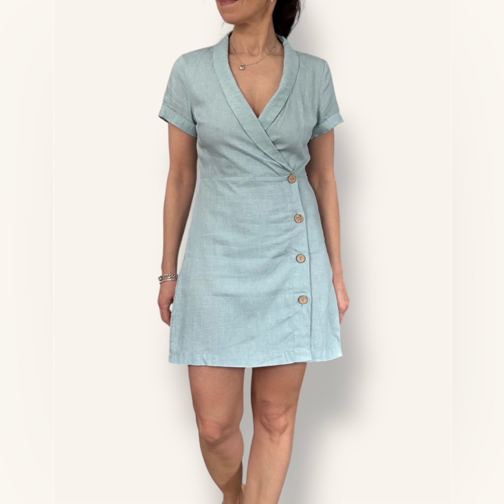BCBGeneration blue chambray twill button-down linen wrap dress